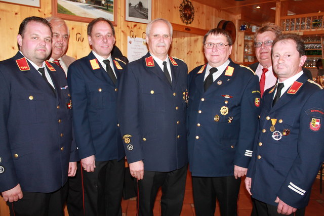 GFK-Stv. Michael Schippel, Vizebgm. Josef Schleschitz, AFK Siegfried Tschemernjak, Kommandant Franz Prosen, BFK-Stv. Werner Opetnik, Bgm. Gottfried Wedenig, Kommandant-Stv. Erich Ilgoutz (von links)