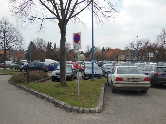 Einstweilen werden die Parker über die Änderung der Kurzparkzone informiert und noch nicht gestraft.Foto: ag