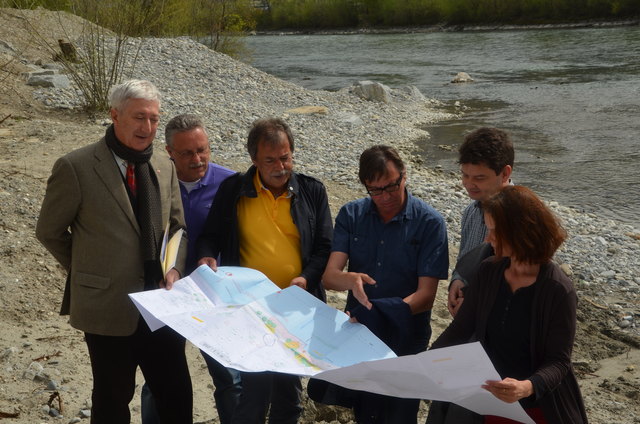 Die Zuständigen bei der Besichtigung der Sepp-Grünbacher-Promenade | Foto: IKM/Mörzinger