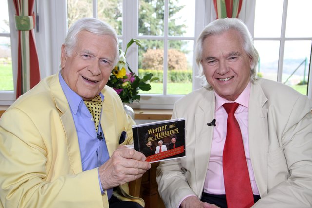 Interview in Wolfsegg: „Gesundheitsapostel“ Hademar Bankhofer (l.) und Werner Karl verstanden sich auf Anhieb. | Foto: Schau TV