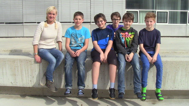 Foto der Drittplatzierten aus Kirchdorf von links:
Betreuerin KAtharinaGoerzen, Stefan Durst (2e), Timo Sieder (3b), Hannes Steinert (3b), Tobias Wiedermann (3d), Gabriel Hageneder (3c) | Foto: Foto: Privat
