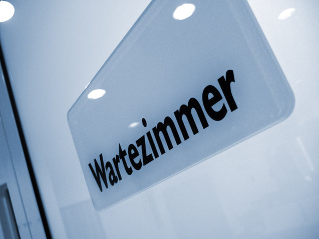 Für die offene Allgemeinmedizinerstelle gibt es Hoffnung, für die Gynäkologenpraxis derzeit nicht. | Foto: Rainer Sturm/pixelio.de