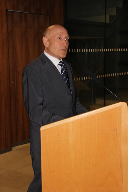 Helmut Fröhlich (ehem. Vorstandsmitglied Tiroler Hospiz-Gemeinschaft und Hypo Tirol Bank) bedankte sich für den Anteil des Erlöses, der an die Hospiz-Gemeinschaft geht.