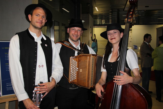 Die Stubaier Freitagsmusig: Herbert, Peter und Sonja spielten Musik auf ihrem Tal.