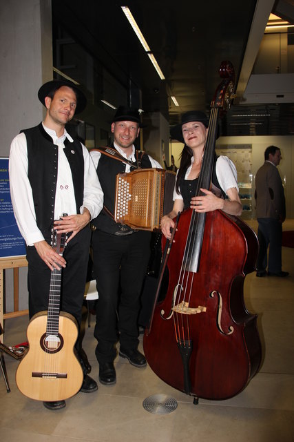 Die Stubaier Freitagsmusig: Herbert, Peter und Sonja spielten Musik auf ihrem Tal.