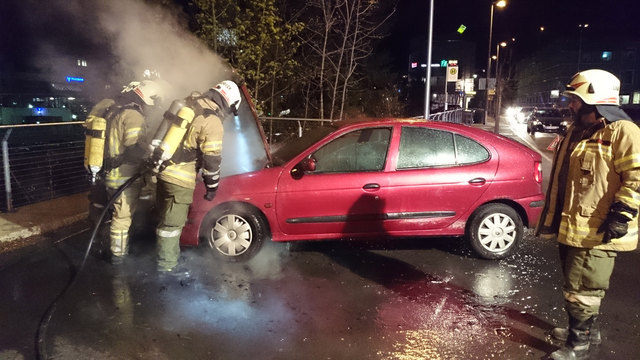 Fahrzeugbrand in Landeck: Am PKW entstand erheblicher Sachschaden. | Foto: ZOOM-Tirol