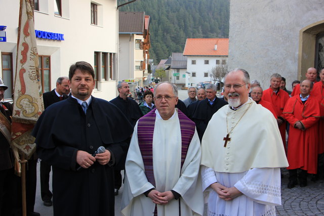 Bernd Thöni ( Bruderschaftsmeister) Dekan Franz Hinterholzer und Abt German Erd ( v.li)