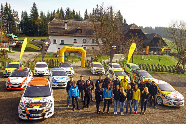 Los geht's: Die versammelte Opel Corsa OPC Rallye Cup Familie | Foto: GM Corp.