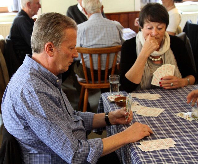 Minister Reinhold Mitterlehner verteidigt sein Budget gegen die spätere Siegerin Renate Mayr