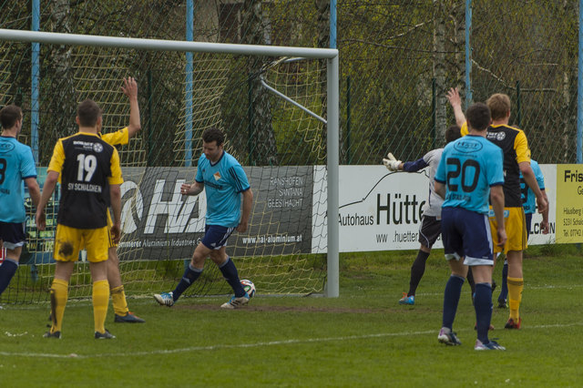 In der 40. Minute fixierte Abwehrchef Torsten Knabel die 0:2-Halbzeitführung.