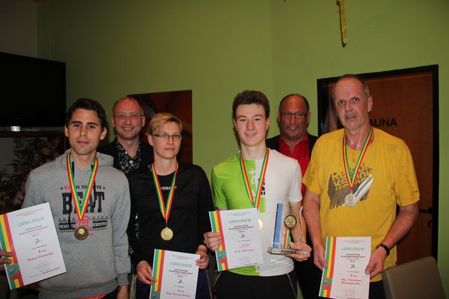 Von links: Peter Clemente, Josef  Mayer (Obmann vom Squash Club Haid/Ansfelden), Karolin Wabro, Paul Maringer, Karl-Heinz Forstner (Sportreferat) und Christian Hörmanseder. | Foto: Ansfelden