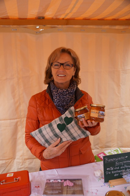 Propolis-Tropfen, Honig, Bienenwachskompressen und vieles mehr - am Stand von Christine Mähr gab es Imkerei-Produkte aus Saalfelden.