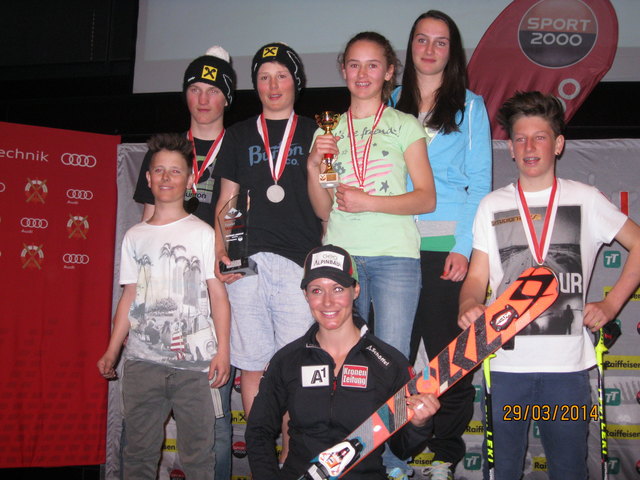 Die jungen Außerferner SkifahrerInnen holten sich einige Medaillen. | Foto: privat