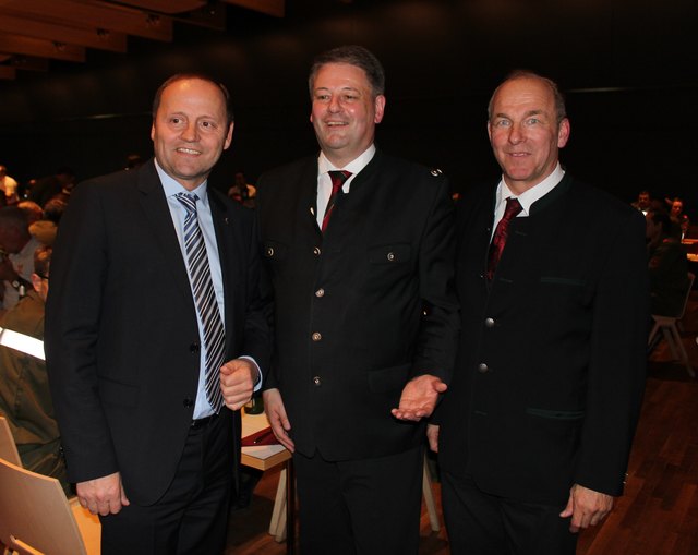 LH-Stellvertreter Josef Geisler, Landwirtschaftsminister Andrä Rupprechter und Bgm. Arno Guggenbichler im Kiwi.