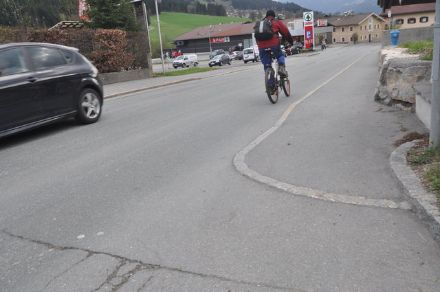 Ein Abschnitt der Dorfstraße wird saniert.