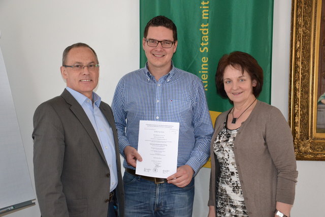 Bgm. Ludmilla Etzenberger und StADir. Erich Hagmann gratulierten Michael Kostera | Foto: Foto: privat