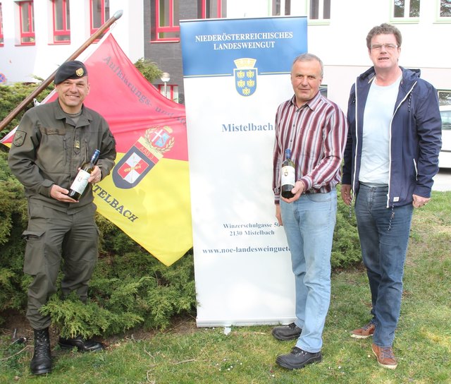 Kommandant AAB3 Oberstleutnant Hans-Peter Hohlweg Kellermeister Josef Kohlfock, Dir. Ing. Christian Resch | Foto: Haager