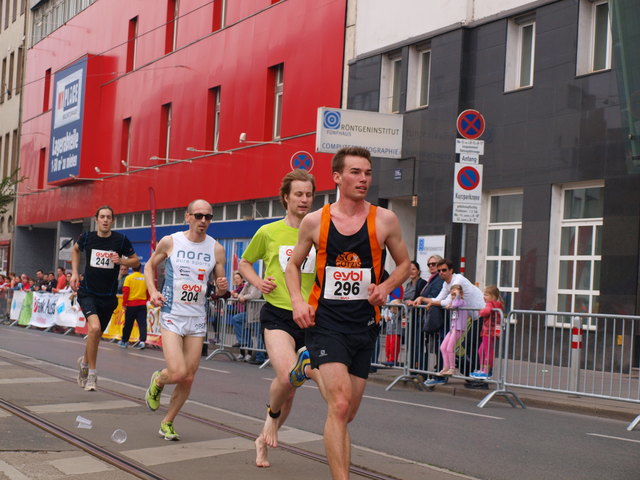 Spitzengruppe des Hauptlaufes mit dem späteren Sieger Robert Huerner mit Nummer 204 in weiß. | Foto: BV15