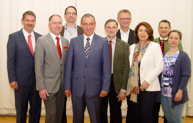 Die Gemeindevorstehung: Walter Reschreiter, Alexander Stangassinger, Alexander Eisenmann, Gerhard Anzengruber, Josef Russegger, Maximilian Klappacher, Eveline Sampl-Schiestl, Georg Angerer und Therese Tschematschar. | Foto: J. Wind