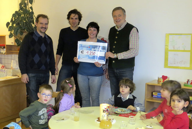 V.l.n.r.: Vize-Bgm. Wolfgang Nast, Kulturbeauftragter Wolfgang Hasenburger, Pfarrkindergartenleiterin Manuela Tieber, Bgm. Johann Glettler. | Foto: kk