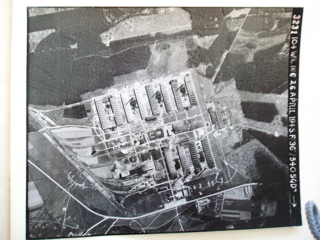 Flugaufnahme des Aluminiumwerkes Ranshofen vom 26. April 1945.