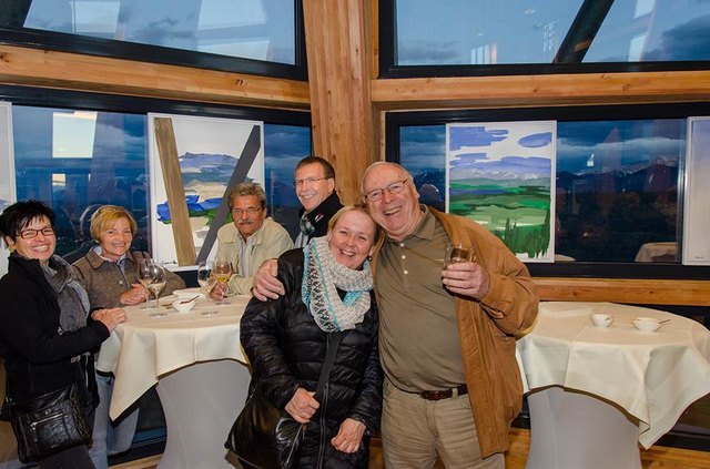 Viele fröhliche Vernissagegäste!!