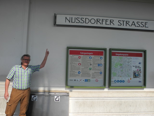 KO Bez.R. M.Eischer weist auf die betroffene U6 Station hin.