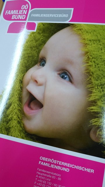 Seit gestern findet ein weiterer Babysitterkurs des OÖ Familienbundes im Familienzentrum Dialog statt! Eine weitere tolle Leistung dieser familienfreundlichen Einrichtung! Weitere Infos über diese Veranstaltung sind unter folgender Adresse erhältlich: OÖ Familienbund - Familienservicebüro, Hauptstraße 83-85, 4040 Linz, Tel +43 (0)732 / 60 30 60 - DW 11, 12 oder 17, kostenlose Service-Hotline: 0800 / 10 23 10
Mobil +43 (0)664 / 82 62 722
Fax +43 (0)732 / 60 30 60 – 15
familienservicebuero@ooe.familienbund.at