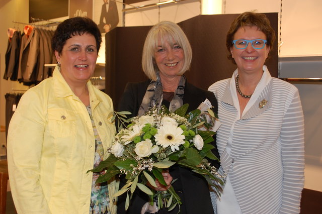 Stadträtin Dora Polke und Hausherrin Jutta Pemsel begrüßten die große Burgschauspielerin Erika Pluhar in Mistelbach