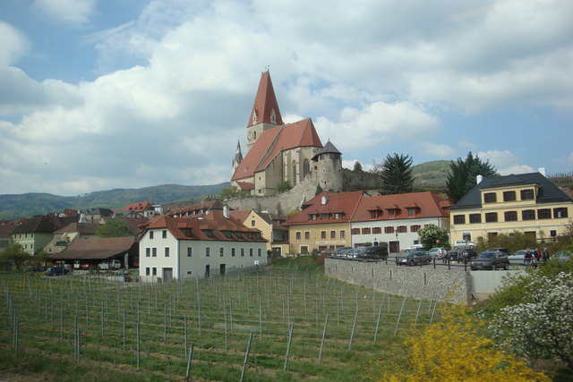 Durch Weißenkirchen fährt der Zug ganz langsam auf den alten Schienen.