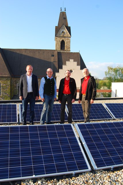 v.l. Martin Hackl, Spartenleiter Solartechnik der Fa Fronius; Thomas Hinterholzer, PGR Obmann; Gerhard Schartmüller u. Karl Fleischer, Geschäftsführer der Fa. Fleischer