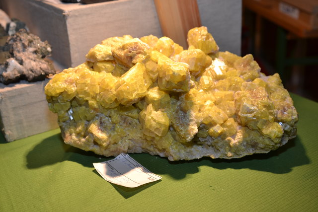 Ein Brocken Schwefel.
