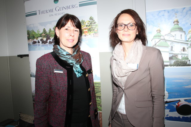 Mit Rat und Tat standen in Sachen Reisen Cornelia Wegenschimmel und Veronika Sperl den Besuchern zur Verfügung.