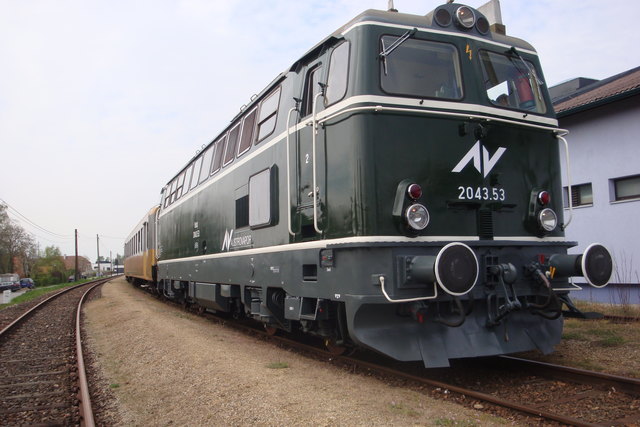 Eine 70 Tonnen schwere Lok zieht die Waggons durch die Wachau.