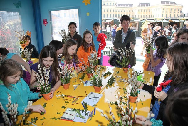 Basteln können Kinder am Schönbrunner Ostermarkt im Ehrenhof. | Foto: www.ostermarkt.co.at/Gerhard Fally