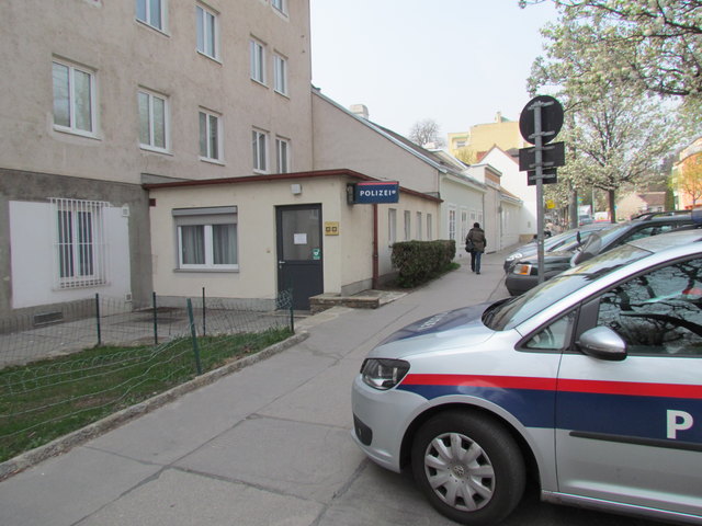 Das Mini-Wachzimmer in der Gersthofer Straße soll überschüssige Beamte aus der Schulgasse aufnehmen. | Foto: Krause