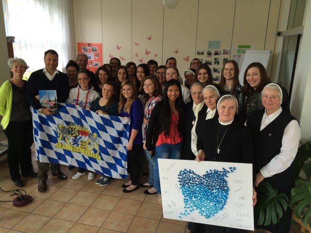 Die Schülerinnen aus Bayern mit Betreuerin, die Schwestern und Mitarbeiterinnen des Klosters St. Barbara, Bgm. Michael Cech und Vbgm. Franz Gruber | Foto: privat