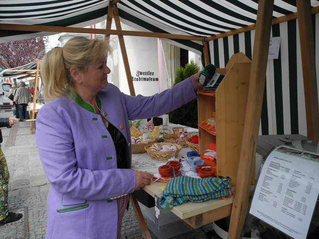 Die Zwettler wissen mittlerweile, was sie auf dem Markt erwartet. Er ist mitten in der Stadt und zieht viele Kunden an.