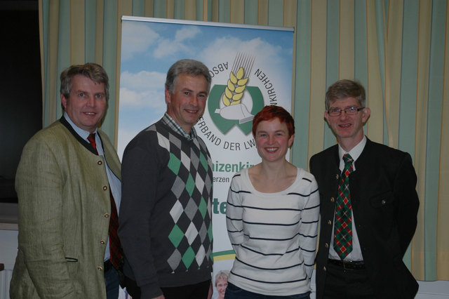 Dir. Ing. Walter Raab, Absolventenverbandsobmann Josef Mair, Tierärztin Dr. Barbara Hager und Referent Dr. Carl-Christian Gefert. | Foto: LWBFS Waizenkirchen