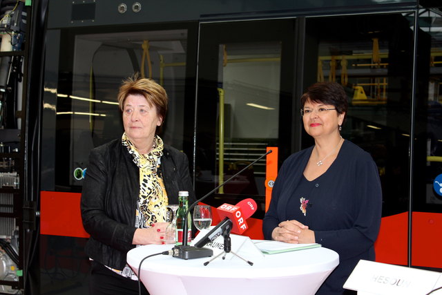 Bezirksvorsteherin Renate Angerer mit Stadträtin Renate Brauner