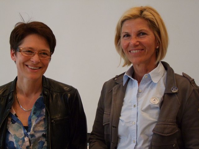 v.l. Brigitte Glatz und Präsidentin Christine Rainer "Ein schönes Gefühl, Kindern schöne Momente zu geben."