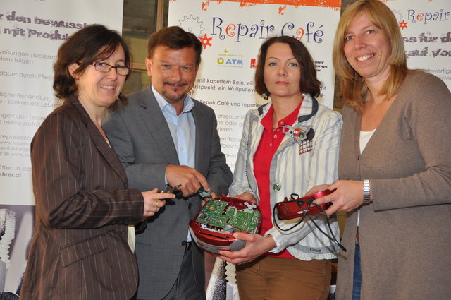 Michaela Brötz, Alfred Egger (Geschäftsführer der  ATM), Karin Hartl-Hubman (Nachhaltigkeitskoordination Land Tirol) und Margarete Ringler (Geschäftsführerin Tiroler Bildungsforum) | Foto: ATM
