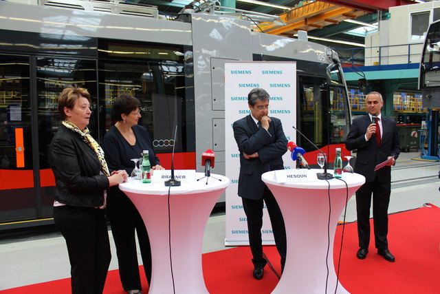 Renate Angerer, Renate Brauner und Wolfgang Hesoun, daneben Moderator Walter Sattlberger