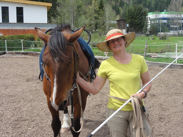 Sabine Frauenschuh ist Voltigierinstruktorin und hat auch eine Ausbildung für Therapeutisches Reiten absolviert. | Foto: Privat