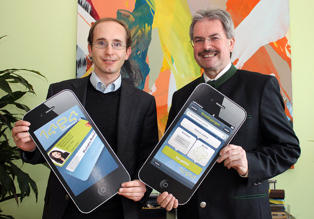 Jugendstadtrat Albrecht Oppitz präsentiert mit Jugendlandesrat Karl Wilfing das neue Angebot. | Foto: ZVG