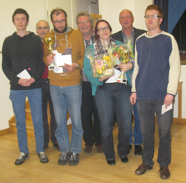 Siegerehrung: Zweitplatzierter Florian Schwabeneder, Präsident Günter Mitterhuemer, Landesmeister Florian Loidl, Vzbgm. Ferdinand Bogenreiter, Landesmeisterin Julia Bernhard, Obmann (ASK St. Valentin) Johann Nußbaumer, Drittplatzierter Florian Sandhöfner