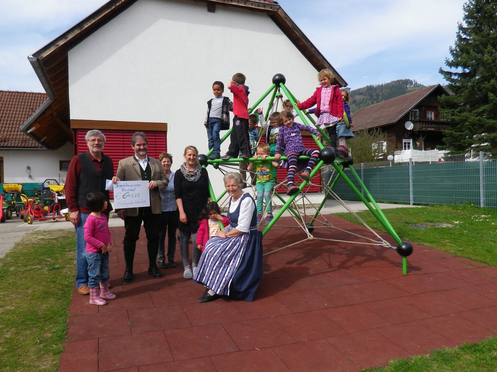 Spendenübergabe der Trachtengruppe Kirchdorf an den Lebenshilfe