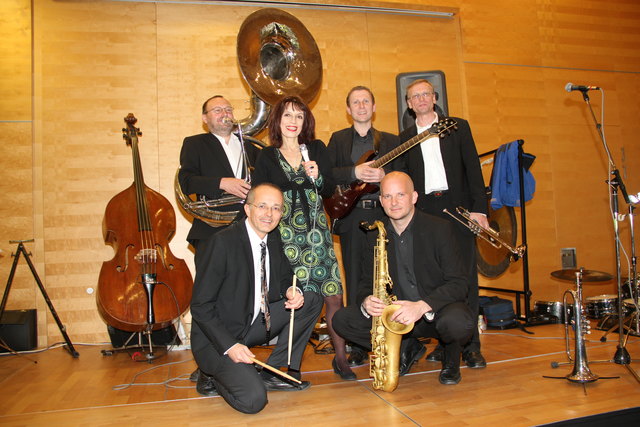 Für Furore sorgte die „Anif-Allstar-Osterdixie-Band“ mit Hartl Stöllinger, Bea de la Vega, Günter Ellmer und Peter Freund (v. l.) sowie Siegfried Siller und Peter Fürhapter (vorne).