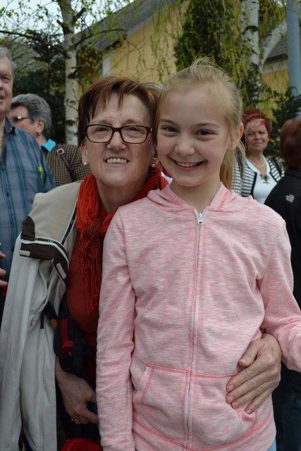 Die ehrenamtliche Mitarbeiterin Burgi Rank genoss die gemeinsame Wanderung mit ihrer Enkelin Olivia Rank.