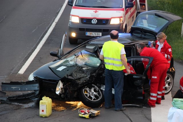 An den beiden Autos entstand Totalschaden. | Foto: Martin Hafner